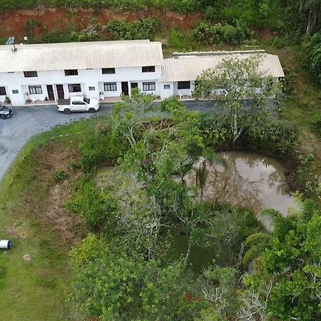 Hospedagem Mafli Apartment Barra do Trombudo Exterior photo